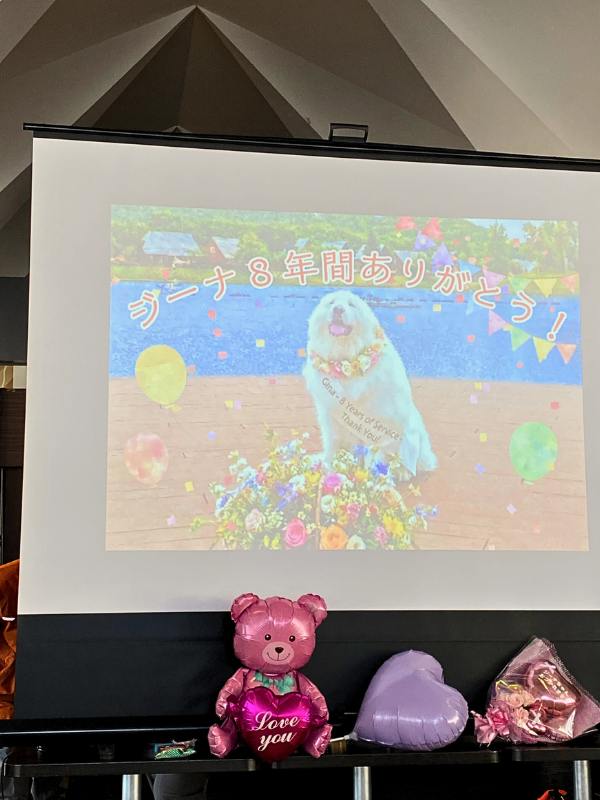 看板犬ジーナ 引退セレモニー 会場の様子 多くの人と犬が集まる空間