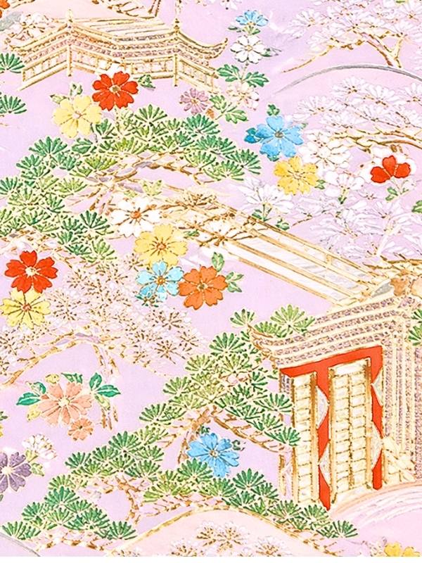 御所解き文様の着物生地、建物や草花が描かれた華やかな和柄のデザイン